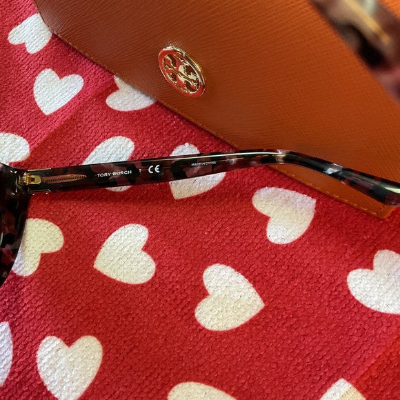 Tory Burch Tortoise Sunglasses and Orange Wallet main image 4